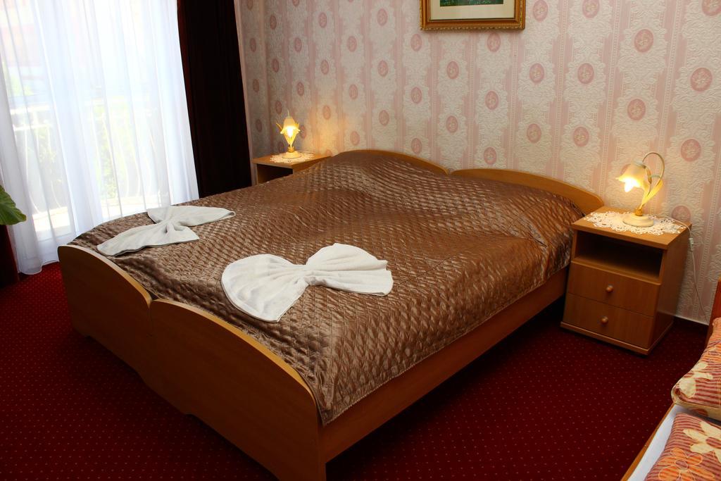 Bed and Breakfast Kalman Panzio Сегед Экстерьер фото