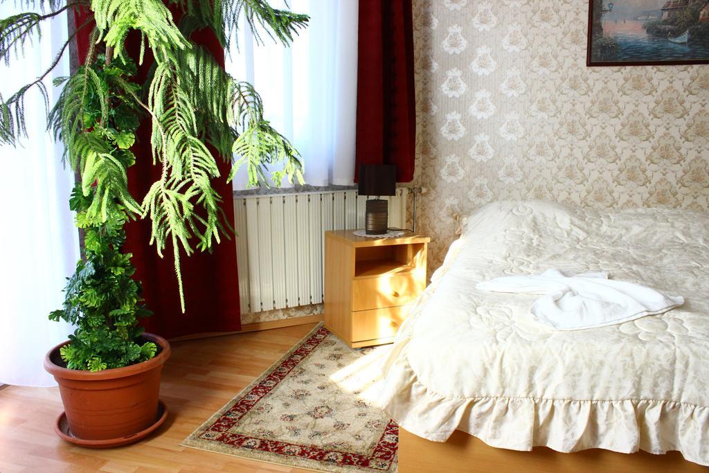 Bed and Breakfast Kalman Panzio Сегед Экстерьер фото
