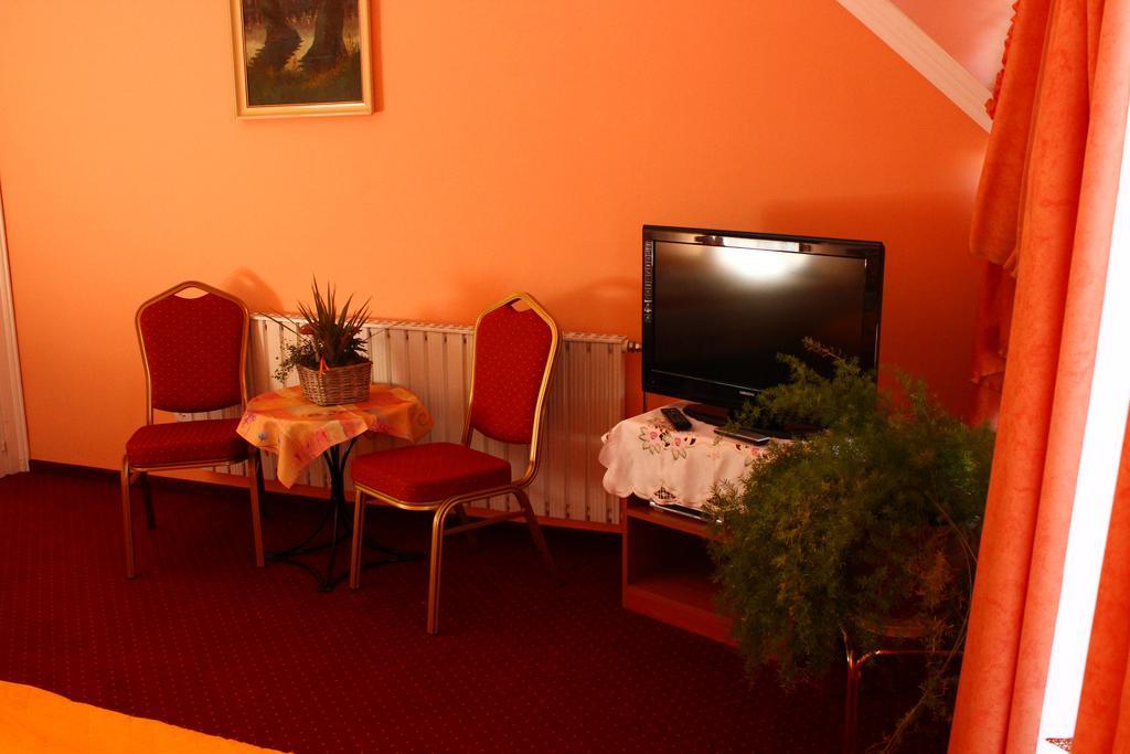 Bed and Breakfast Kalman Panzio Сегед Экстерьер фото