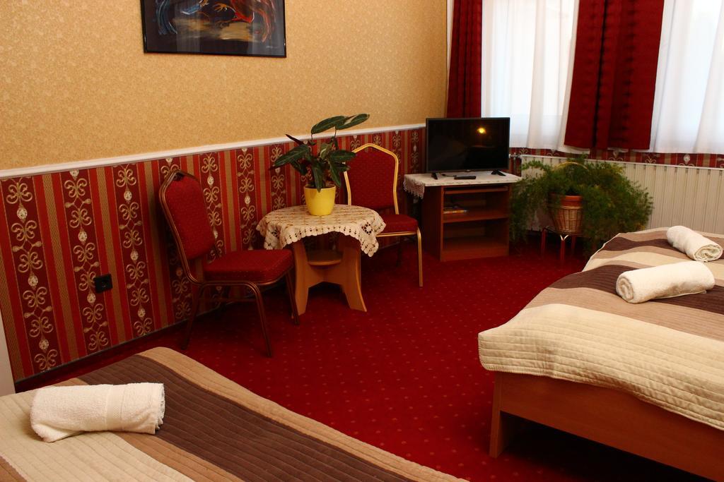 Bed and Breakfast Kalman Panzio Сегед Экстерьер фото