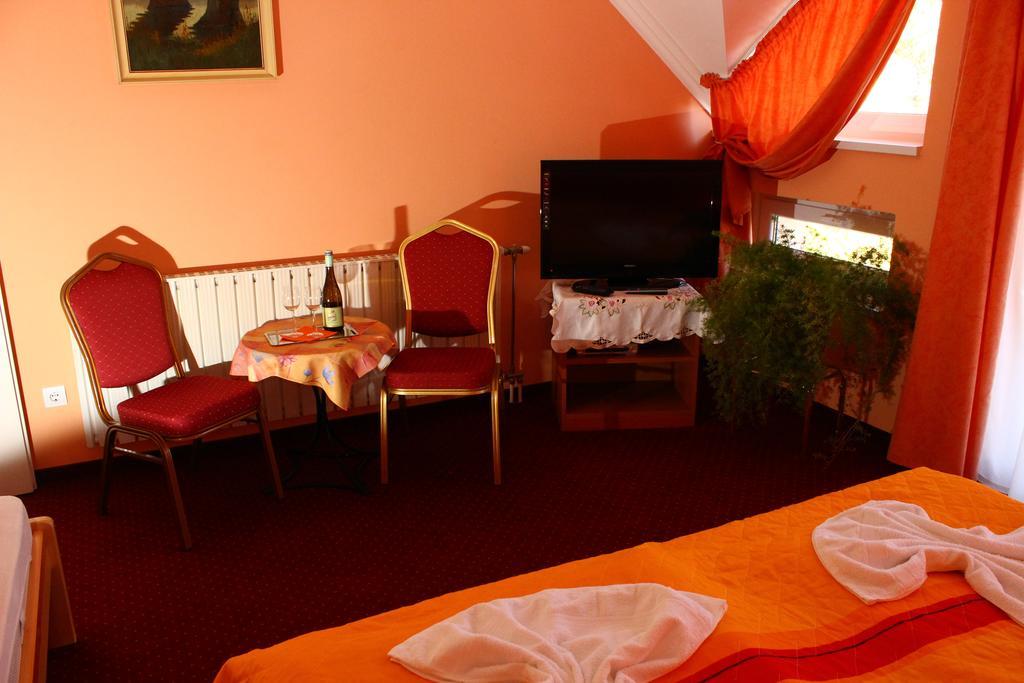 Bed and Breakfast Kalman Panzio Сегед Экстерьер фото