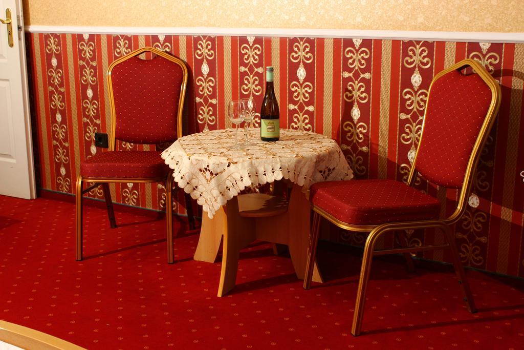 Bed and Breakfast Kalman Panzio Сегед Экстерьер фото