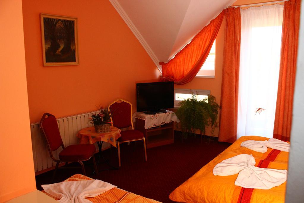 Bed and Breakfast Kalman Panzio Сегед Экстерьер фото